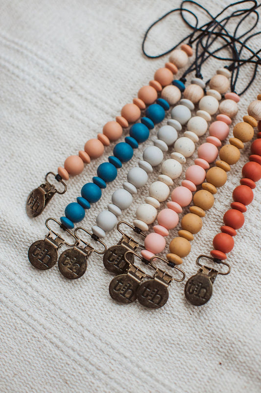 Grande Eden Toy Clip - Modern Baby Shower Gift